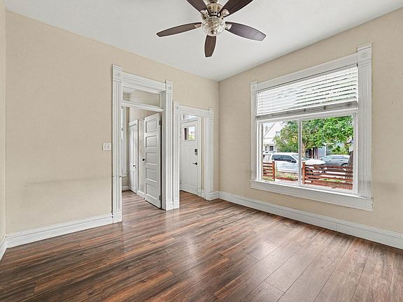 4th image of 825 Fox St
