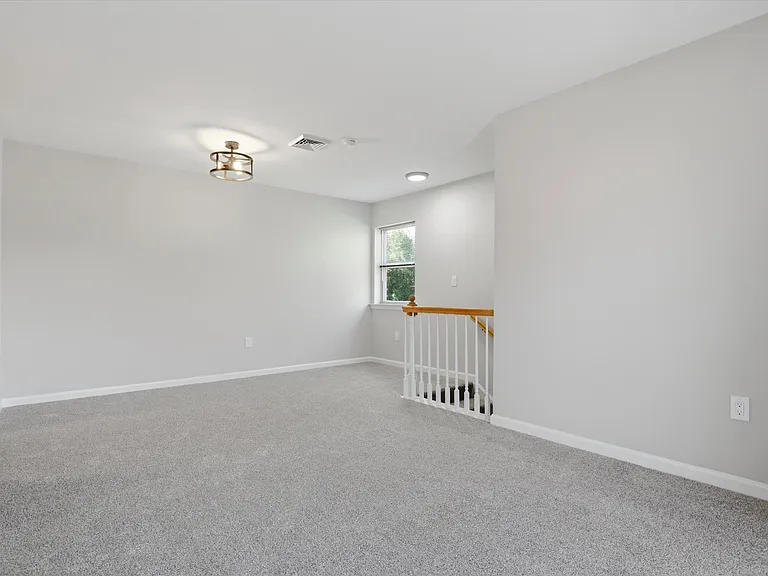 205 Horseshoe Dr — Photo 2