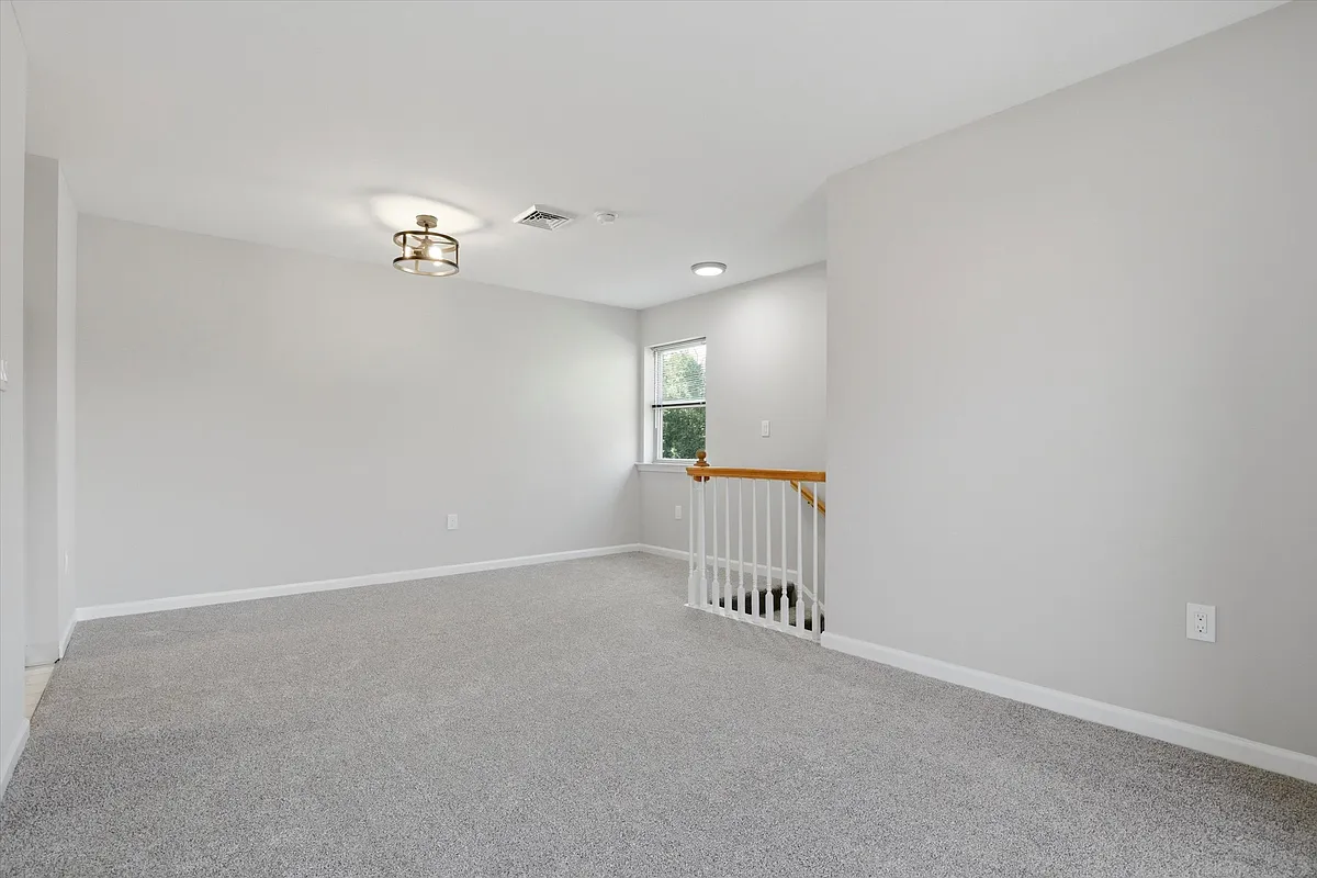 Building Photo - 205 Horseshoe Dr