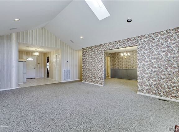 4th image of 4 Daria Dr