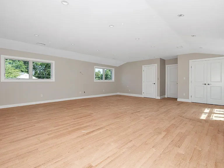 58 Marion Dr — Photo 21