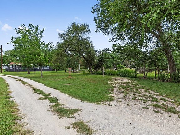 4th image of 614 Woodcreek Cir