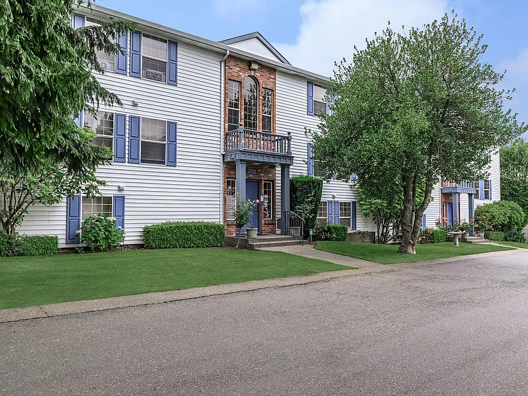 Grandview Apartments — Photo 26