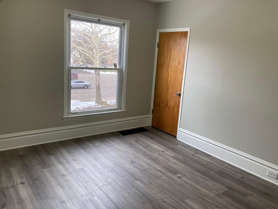 1st image of 1429 Quarry Ave NW #2