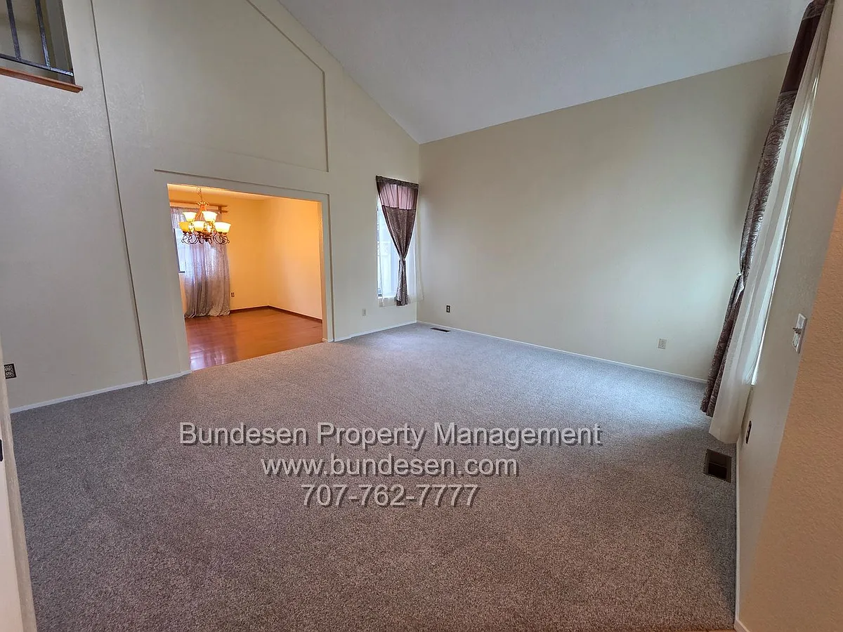 Building Photo - 7453 Maximillian Pl
