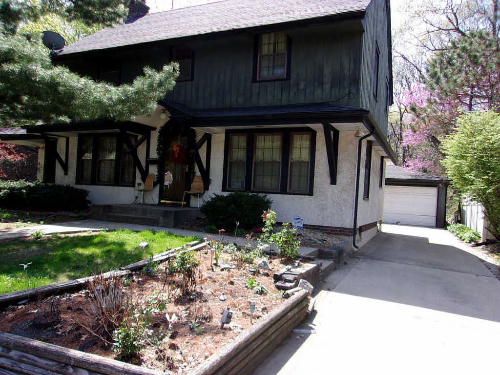 1026 Forest Hill St photo 1
