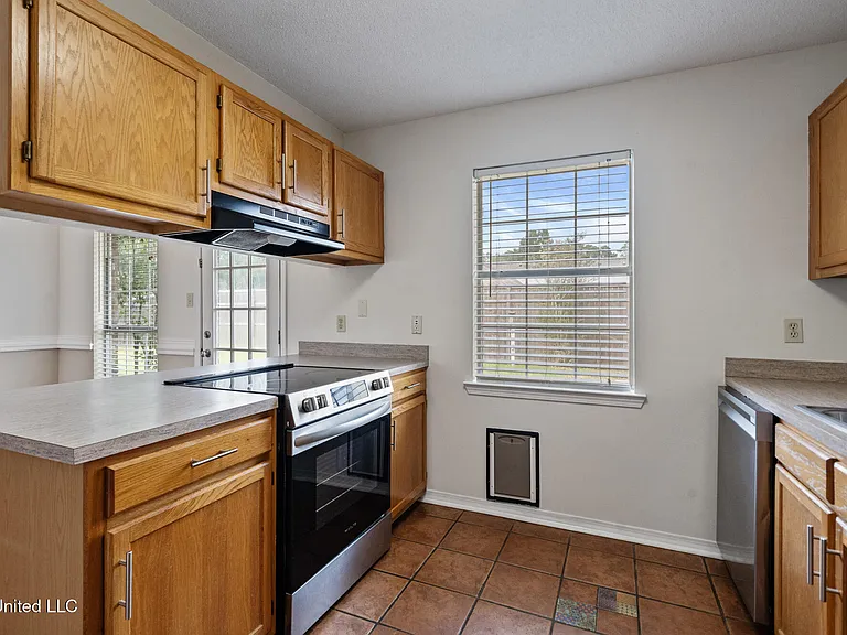 508 Woodward Dr — Photo 4