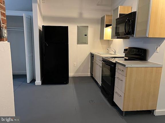 2nd image of 429 N 13th St APT 1B