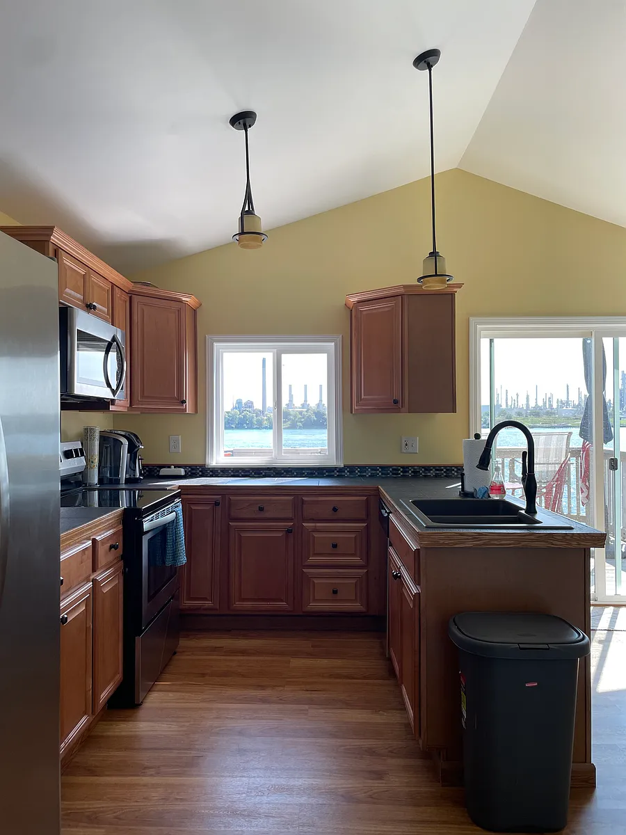 Building Photo - 3568 Military St #2