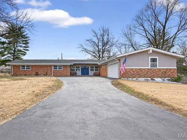 6750 Foxshire Dr, Florissant, MO 63033