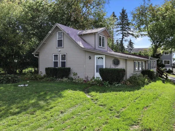 N55W34691 Lake DRIVE, Oconomowoc, WI 53066