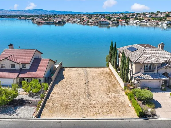 17995 Lakeview Dr, Victorville, CA 92395