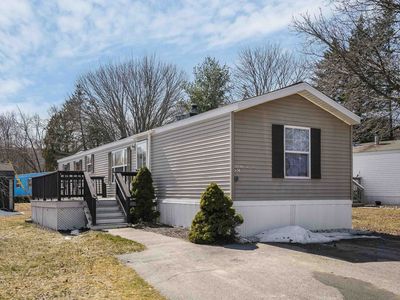 128 Dartmouth Circle, Newmarket, NH, 03857