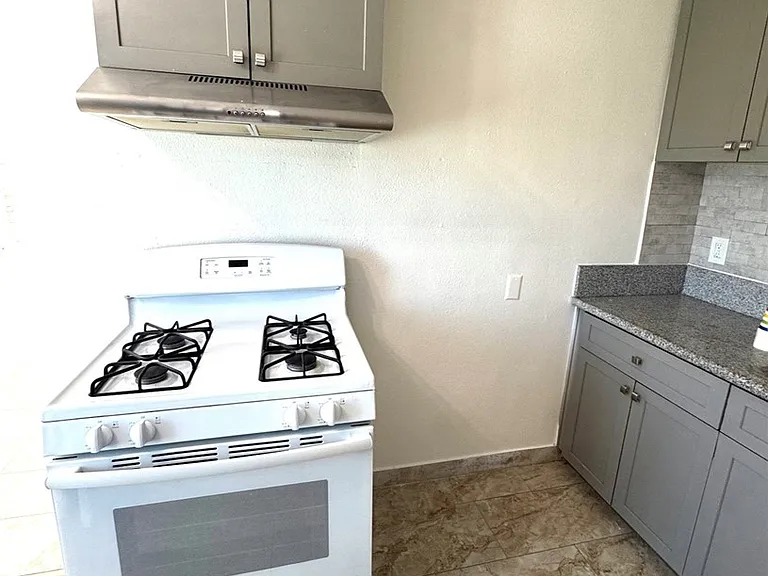 9105 Margaret St — Photo 11
