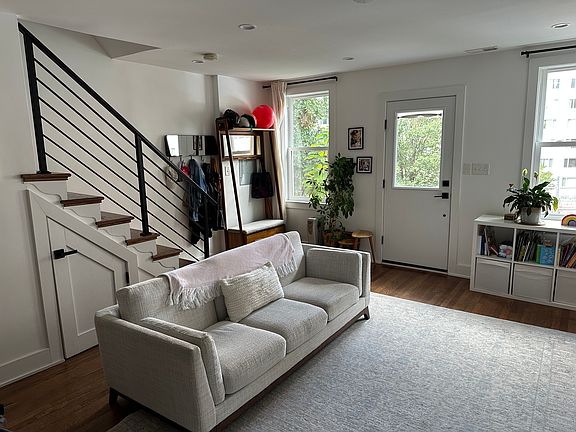 2nd image of 1624 Oak St NW #A