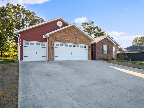 3rd image of 106 Boulder Dr