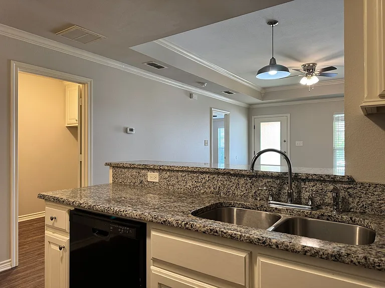 2300 Airline Dr #2305 — Photo 7