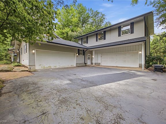 3rd image of 5683 Chestnut Ridge Rd