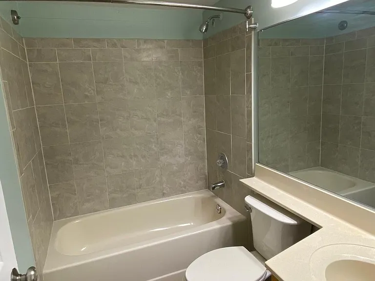 108 Lowell Ct — Photo 17