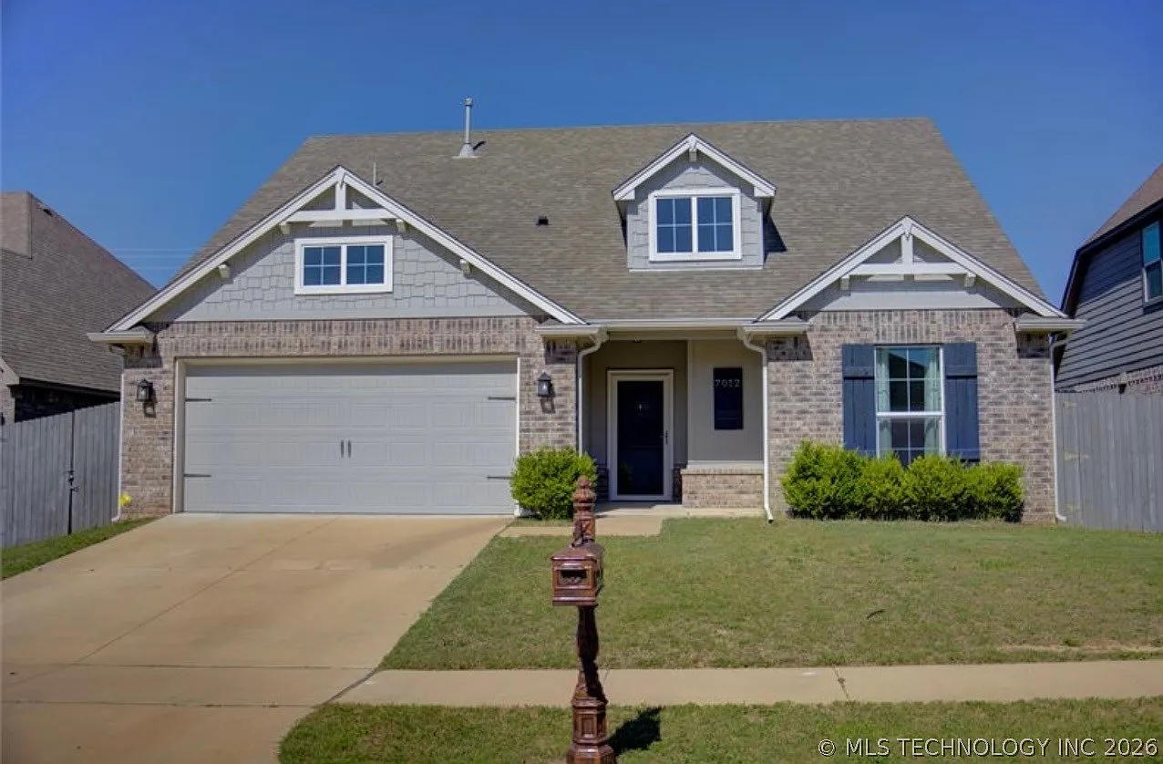 3 bed, 2.0 bath, 1705 sqft, $1,900 — Photo 1
