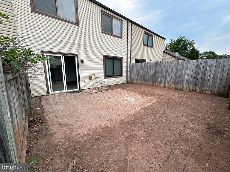476 Bridge St — Photo 38
