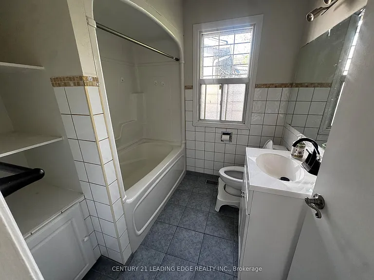 409 Paliser Cres S — Photo 8