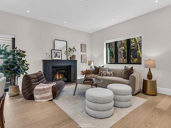 4th image of 4088 Maple Cres #2