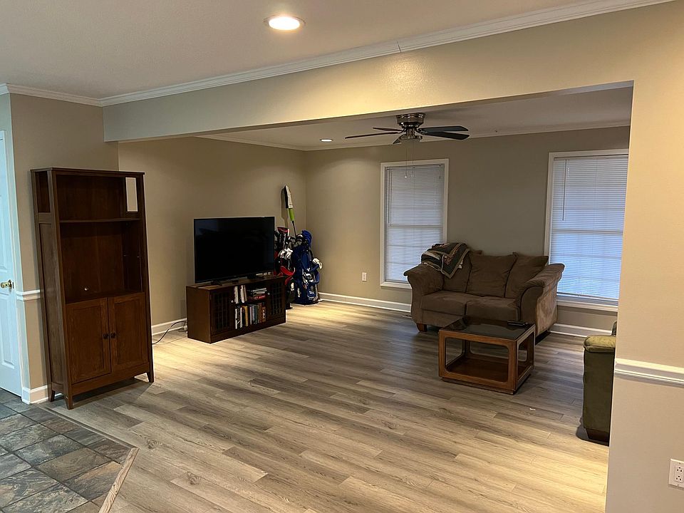 2nd image of 54 Starmount Ln