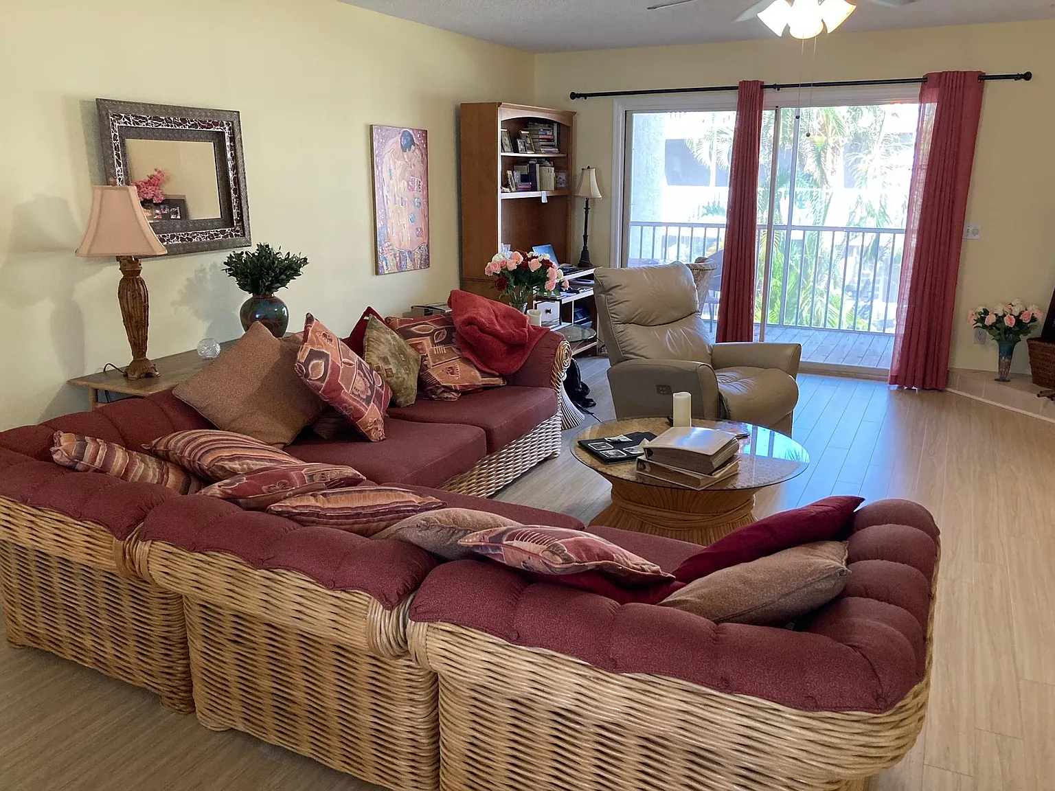 2 bed, 2.5 bath, 2200 sqft, $3,500 — Photo 3