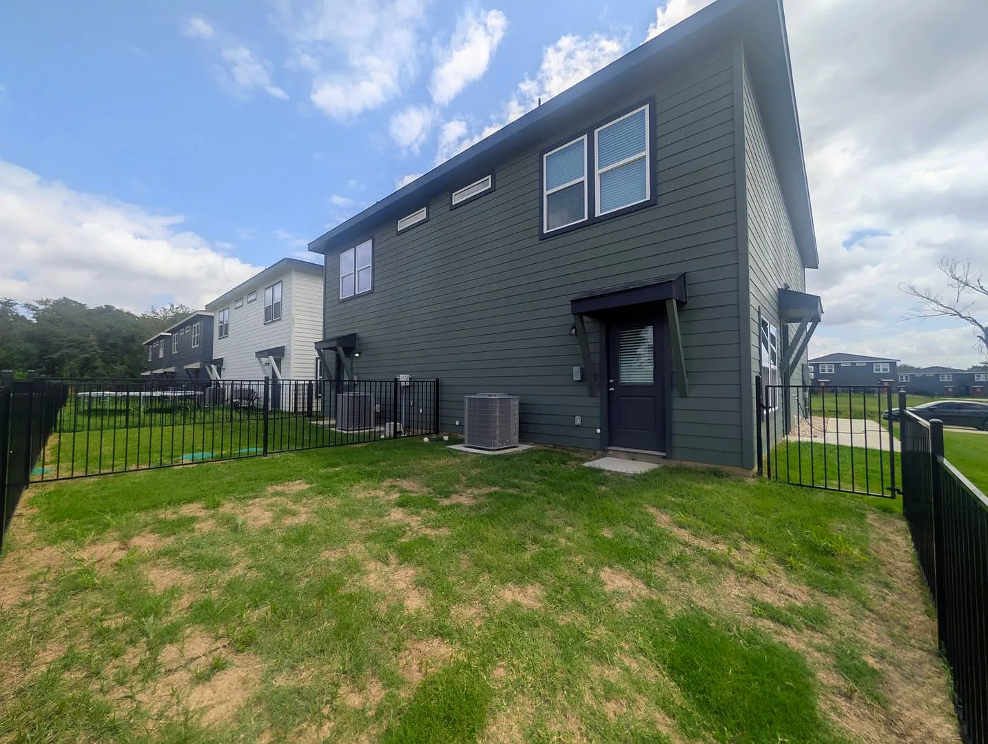 Brand New Duplex in New East Parks Community — Photo 4