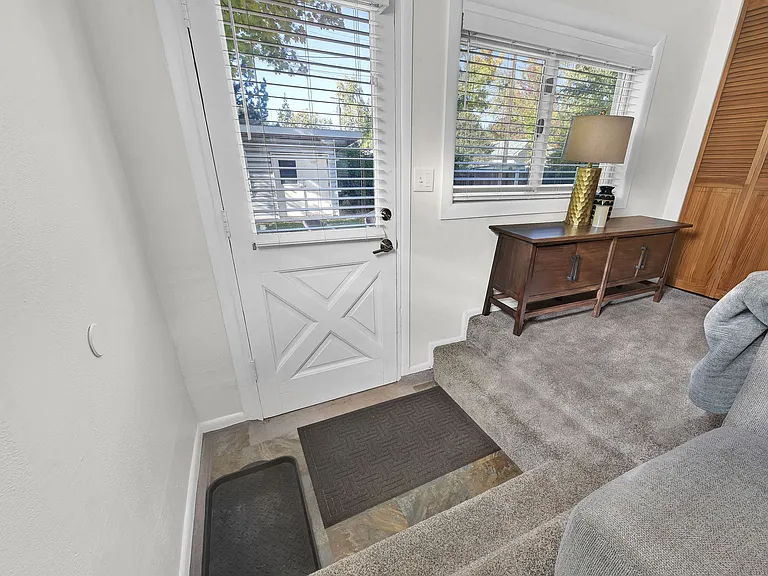 609 N Roosevelt St — Photo 37