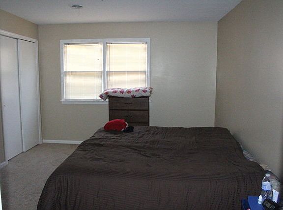 3rd image of 292 E Wynngate Dr