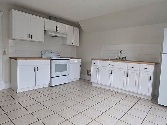 4th image of 200 S Oak St Unit B