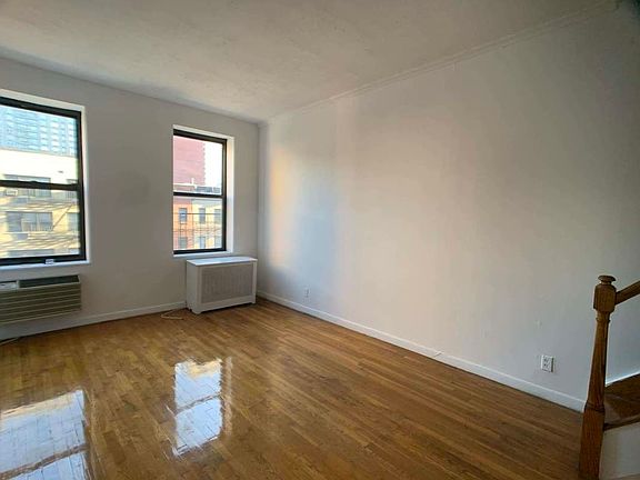 3rd image of 1369 1st Ave #5CC