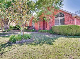 1023 Essex Dr, Cedar Hill, TX 75104