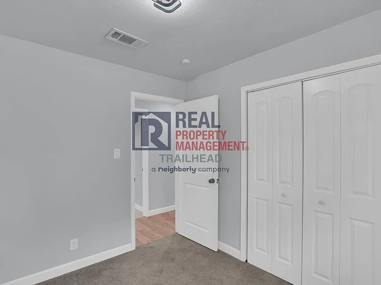 556 NW Lorna St — Photo 17
