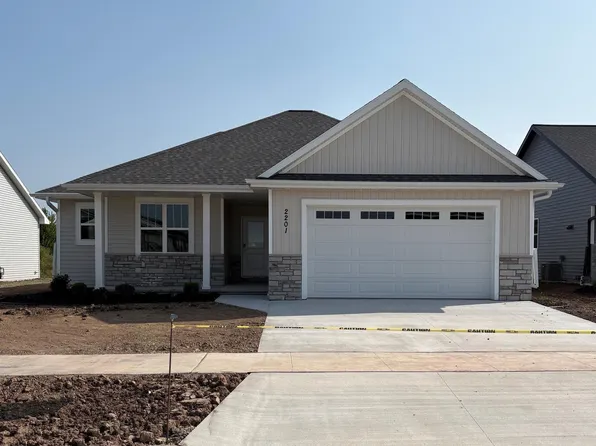 2201 E Golden Gate Dr, Appleton, WI 54913