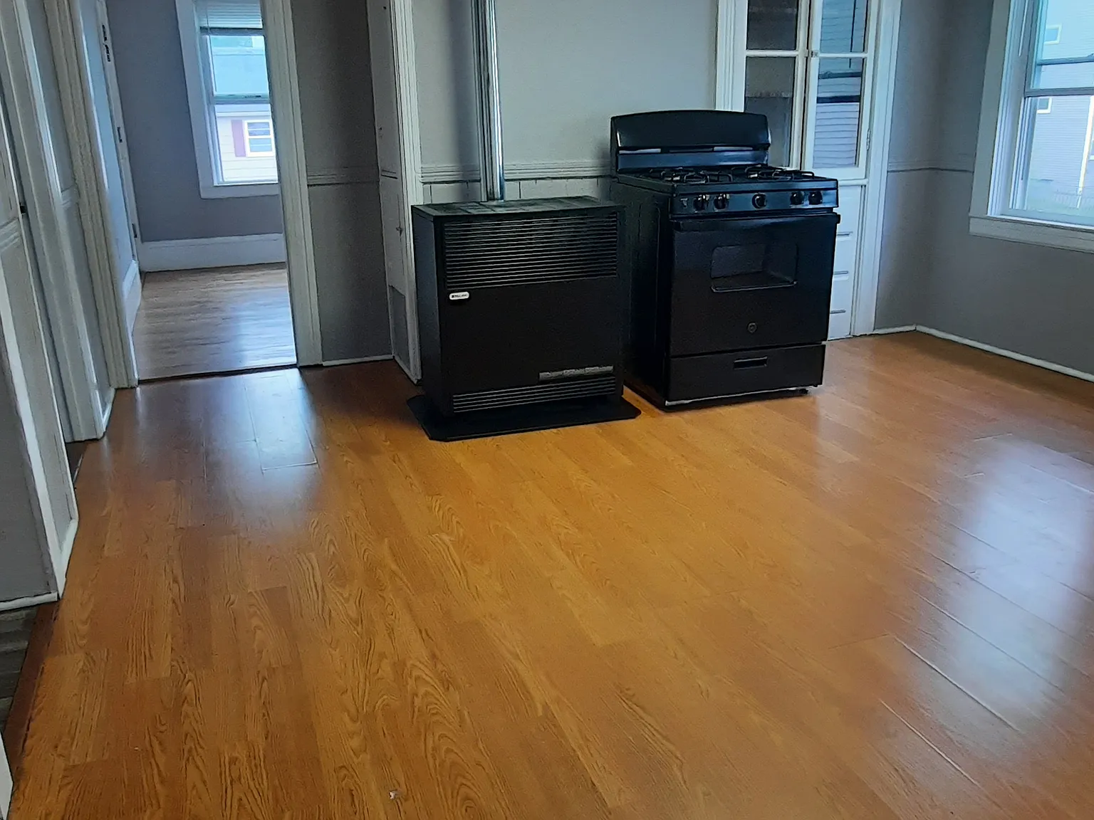 76 Perry Ave — Photo 2
