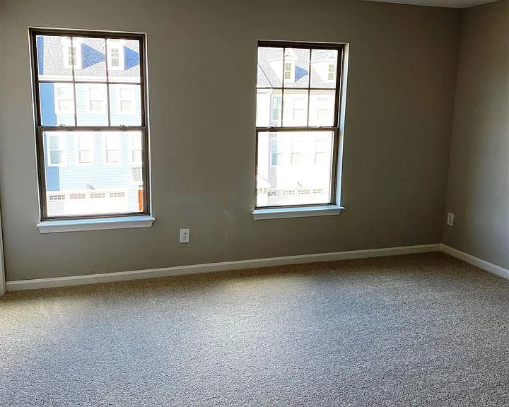 1015 Larabee Ln — Photo 14