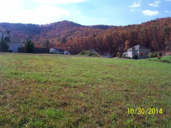 3833 Eagle Crest Dr, Roanoke, VA 24018