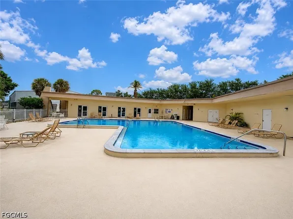2079 Barkeley Ln APT 13, Fort Myers, FL 33907