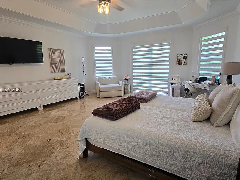 19179 S Gardenia Ave — Photo 11