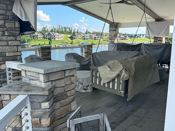 3rd image of 68 Paradise Point Rd