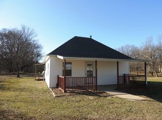 407 S Sweazy St, Beecher City, IL 62414