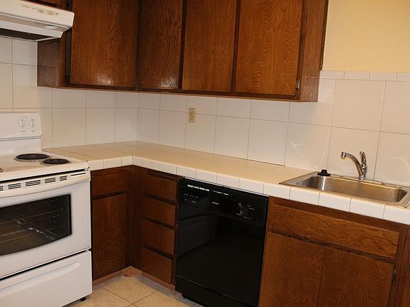 5th image of 1055 N Capitol Ave APT 125