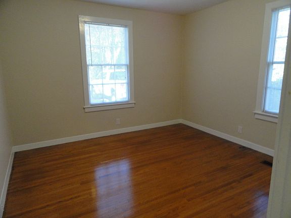 5th image of 2714 Chelsea Dr
