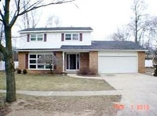 2101 Wilmington Dr, Midland, MI 48642