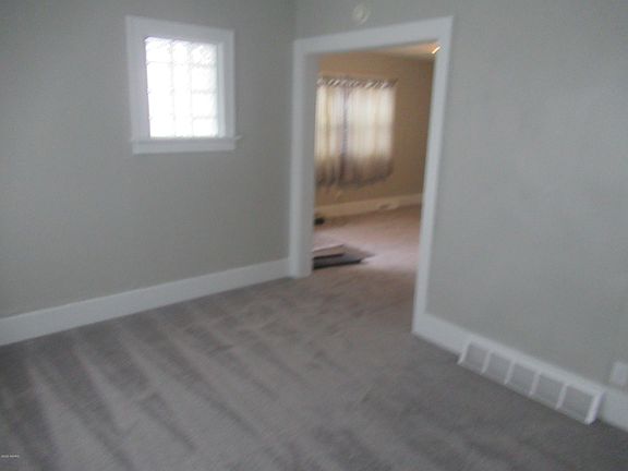 3rd image of 609 Fremont Ave NW