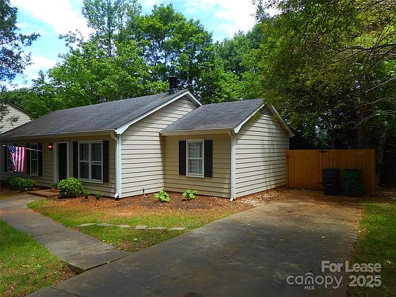 3rd image of 7818 Surreywood Pl