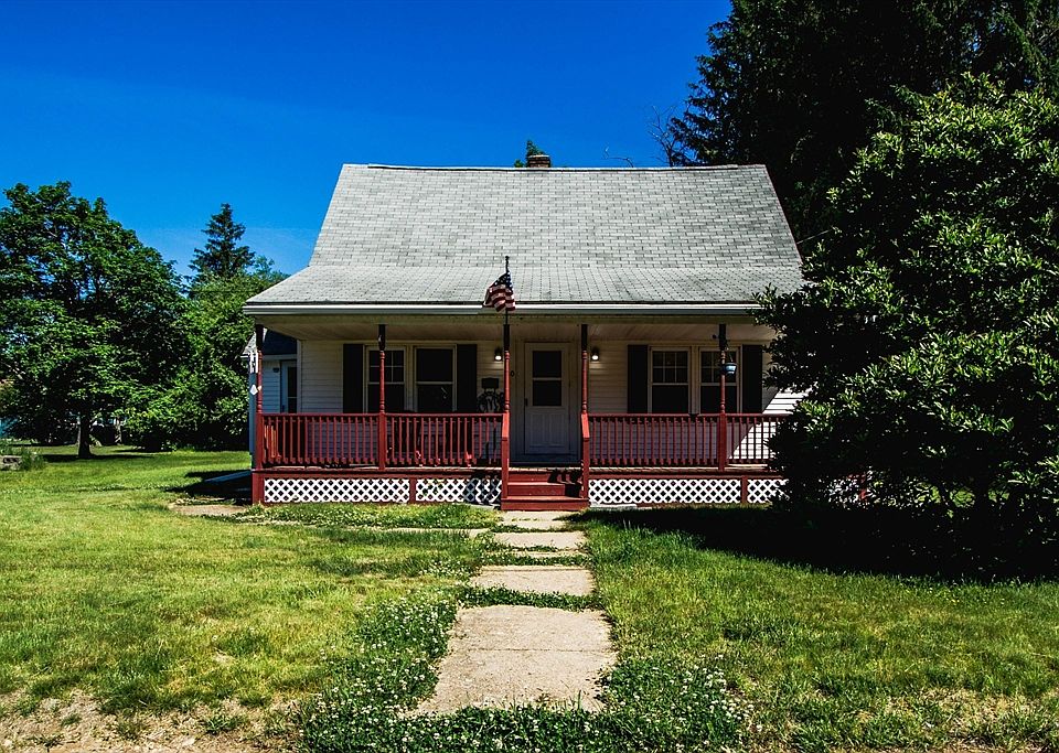 1st image of 10 Pine St